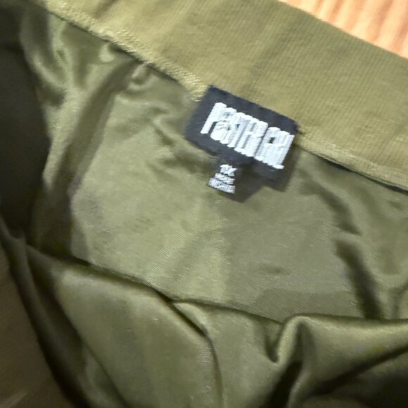 Poster Girl Moss Green Kissed A Girl Velour Skirt Set Women's XL - Picture 11 of 11